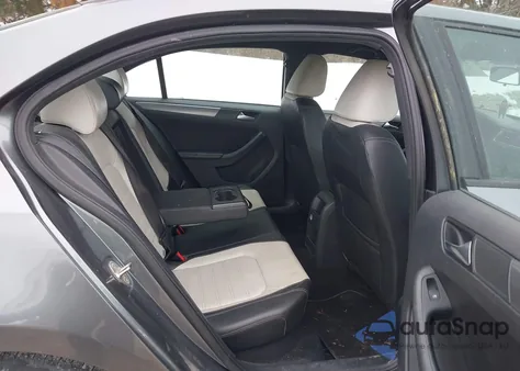 2016 Volkswagen Jetta 1.8T Sport z USA, uszkodzony, nr VIN 3VWD17AJ8GM272184